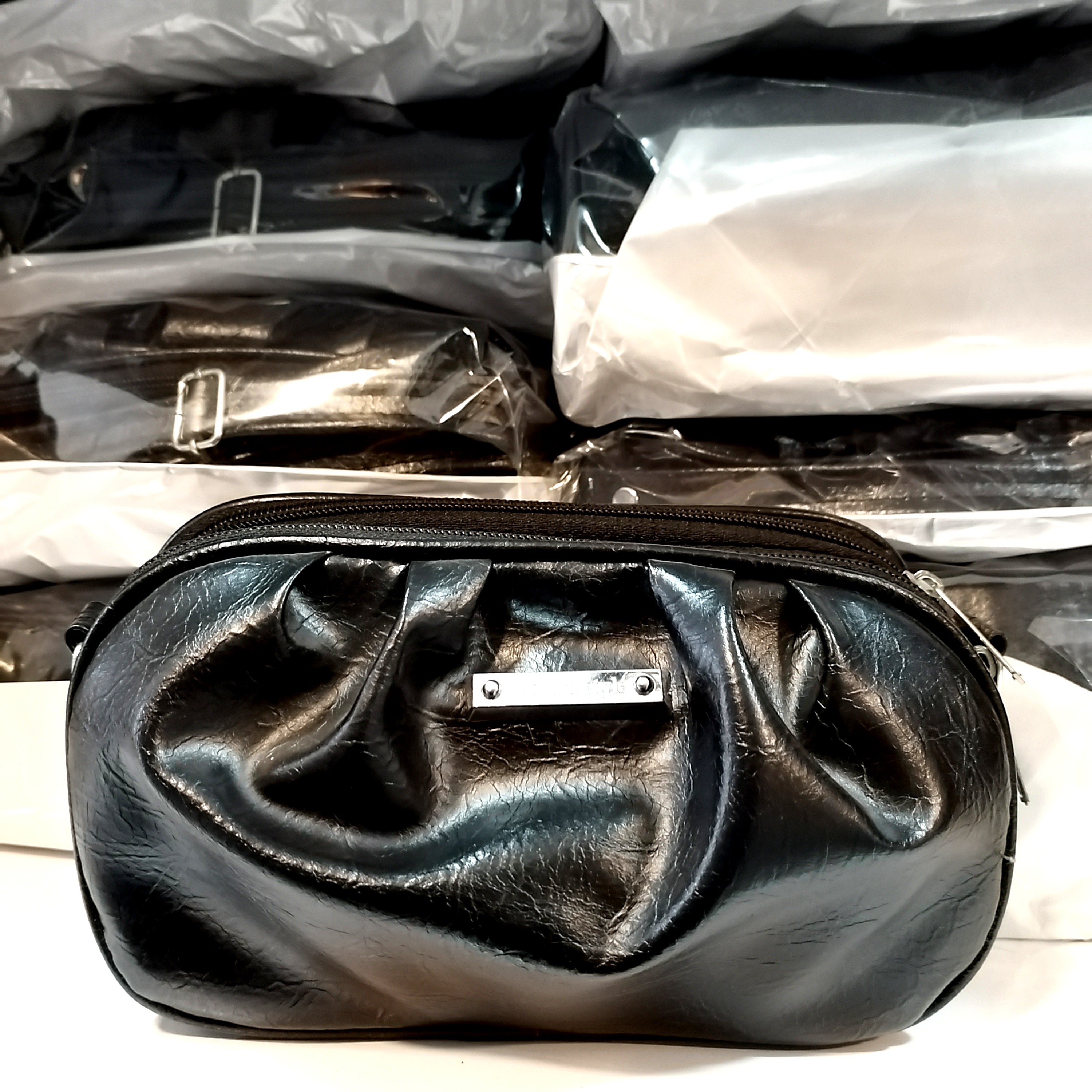 کیف دوشی چرم شسته ۳ زیپ کد 938