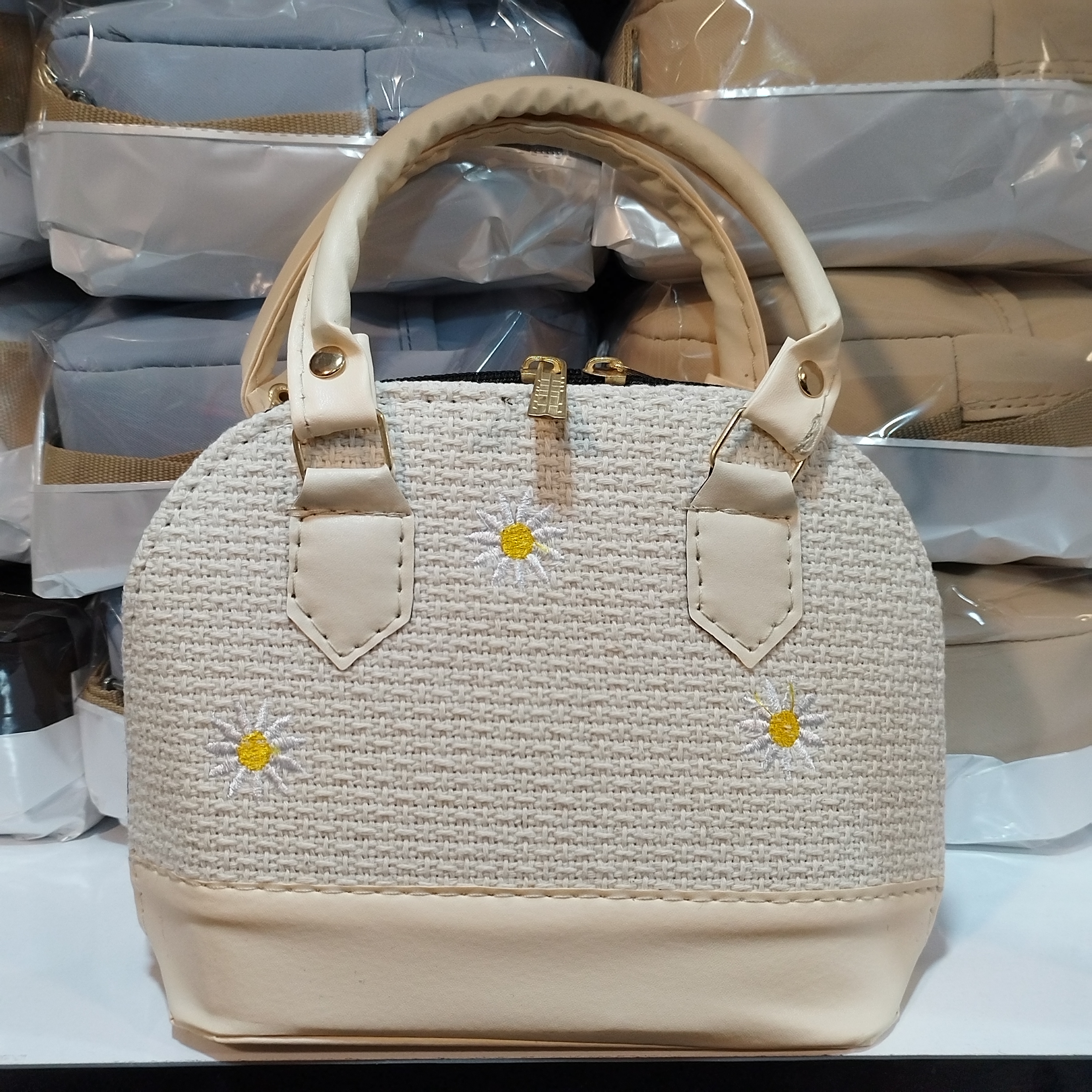 کیف صندوقی بابونه کد ۹۴۲